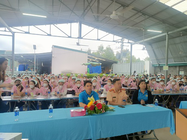 Hội nghị tuyên truyền, phổ biến pháp luật về đảm bảo trật tự an toàn giao thông trong đoàn viên, công nhân lao động năm 2023, tại khu công nghiệp Hoà Phú